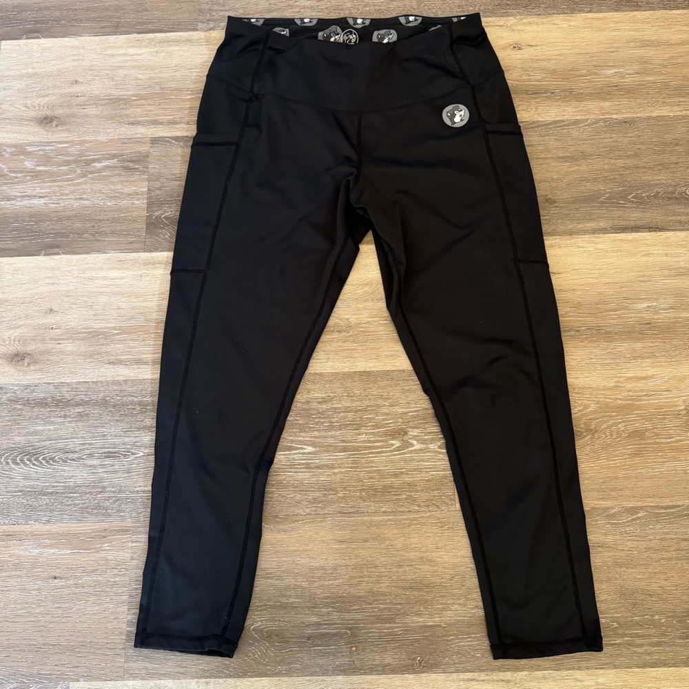“SOLD” Buc-ee’s Women’s Black Athletic Capri Yoga Pants Leggings Size Large - Picture 4 of 6